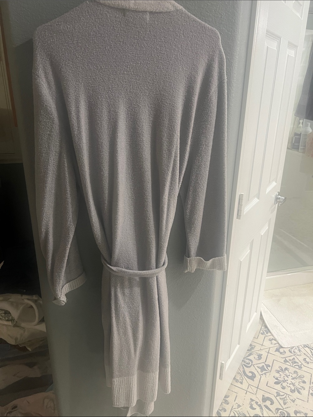 Barefoot Dreams Cozy Light Gray Plush Robe - Picture 3 of 3